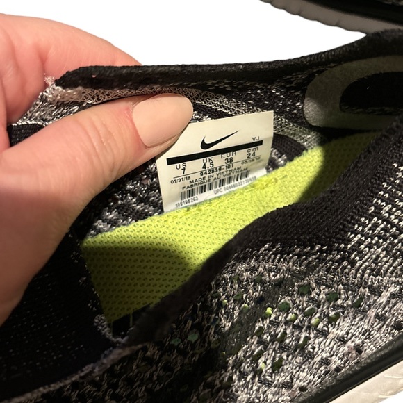 Nike Free RN Flyknit / Men's Size 7 Running Shoes Black Gray Oreo - Picture 6 of 7